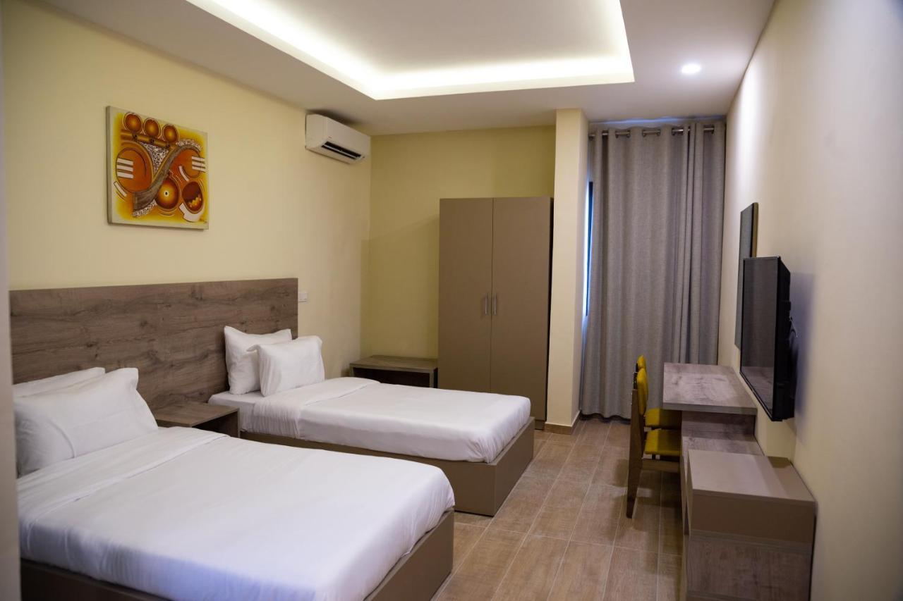 Silver Moon Hotel Abidjan Extérieur photo